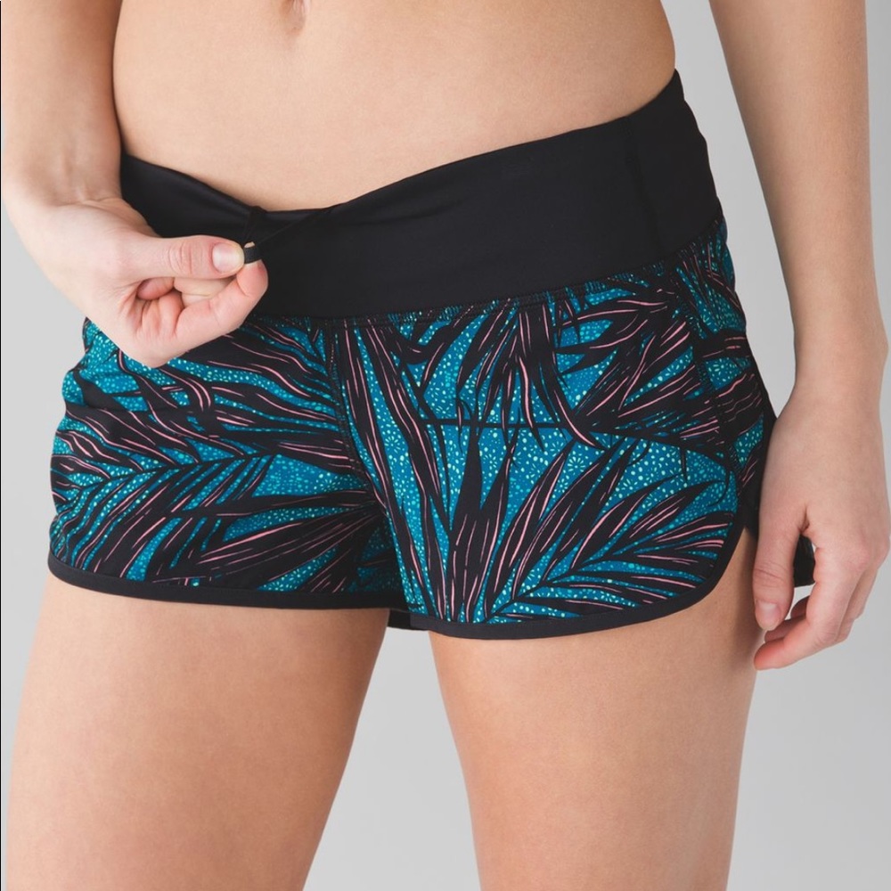Lululemon Speed Short in Palm Lace Tofino - 8